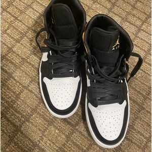 Air Jordan 1 Mid SE 'White Laser Orange'